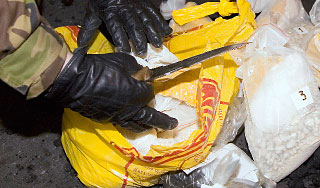 Спецслужба напылесосила пакет наркотика Спецслужба напылесосила пакет наркотика