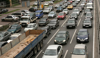Грузовик перекрыл движение по Ленинградке Грузовик перекрыл движение по Ленинградке
