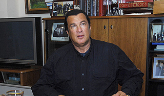 Сигал записал обращение к Путину Сигал записал обращение к Путину