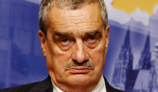 Чехия высылает украинских дипломатов Чехия высылает украинских дипломатов