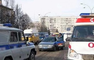 Девятилетняя девочка попала под колеса легковушки