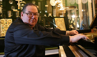 В Минске спасают жизнь пианиста Петрова В Минске спасают жизнь пианиста Петрова