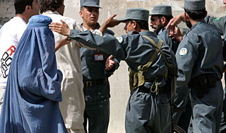 Врачи чудом спаслись при взрыве в Кабуле Врачи чудом спаслись при взрыве в Кабуле