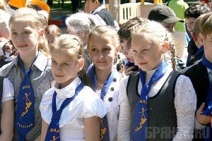 Около 700 брянцев вступили в детскую организацию «М.И.Р.»