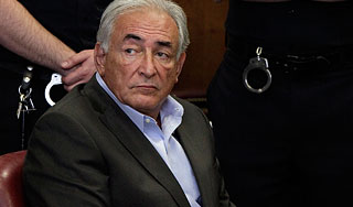 На одежде горничной нашли ДНК Стросс-Кана На одежде горничной нашли ДНК Стросс-Кана