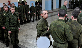 Российских школьников уберегут от призыва Российских школьников уберегут от призыва