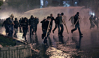 В Грузии спецназ пустил по оппозиции газ В Грузии спецназ пустил по оппозиции газ