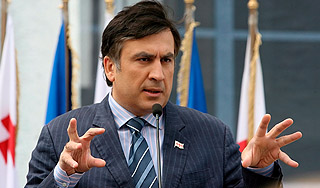 Саакашвили обвинил оппозицию в убийствах Саакашвили обвинил оппозицию в убийствах