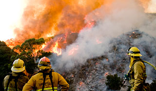 Курортная Ибица вторые сутки объята огнем Курортная Ибица вторые сутки объята огнем