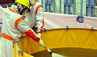 Атомщики охладили реакторы "Фукусимы-1" Атомщики охладили реакторы "Фукусимы-1"