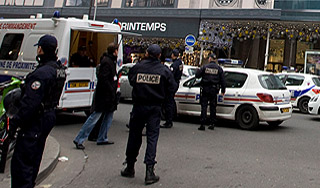 Во Франции жандармы задавили 12 детей Во Франции жандармы задавили 12 детей