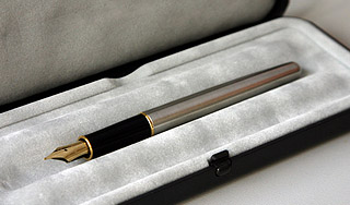 Американец заколол жену ручкой Американец заколол жену ручкой