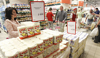 Белорусам заморозили цены на хлеб и мясо Белорусам заморозили цены на хлеб и мясо