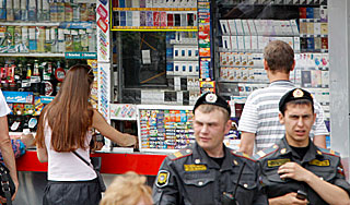 Полиция обменяет сигареты на конфеты Полиция обменяет сигареты на конфеты