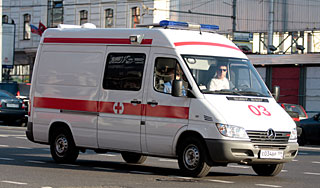 Две маленькие москвички выпали из окон Две маленькие москвички выпали из окон