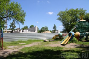 В Майском парке продолжается незаконное строительство