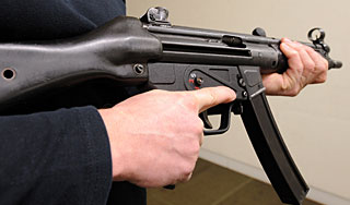 Мотоциклисты расстреляли людей на улице Мотоциклисты расстреляли людей на улице