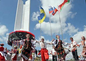 Возле Монумента Дружбы состоится праздничный концерт