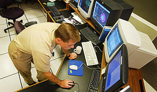 Великобритания стягивает войска в Интернет Великобритания стягивает войска в Интернет