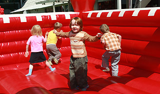 Медведев: Детям нужен более безопасный мир Медведев: Детям нужен более безопасный мир