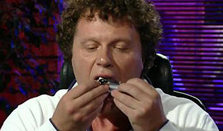 Полонский съел галстук в прямом эфире Полонский съел галстук в прямом эфире