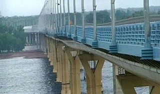 Со стройки "танцующего моста" украли 15 млн Со стройки "танцующего моста" украли 15 млн