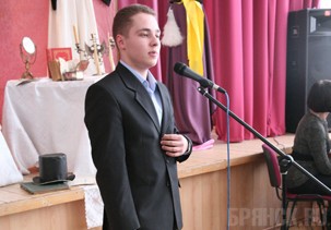 На площади Партизан в Брянске прозвучали стихи о детях и детстве