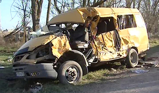 Грузовик сшиб маршрутку на юге Москвы Грузовик сшиб маршрутку на юге Москвы