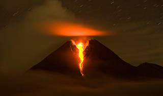 Вулкан расколол землю на юге Чили Вулкан расколол землю на юге Чили