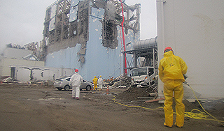 Близ "Фукусимы-1" нашли плутоний Близ "Фукусимы-1" нашли плутоний