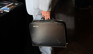 Чиновниками готовят новые запреты и премии Чиновниками готовят новые запреты и премии