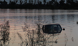 В реке найдены трупы работников суда В реке найдены трупы работников суда