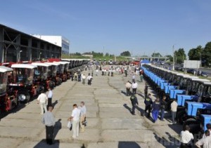 Механизаторам вручили ключи от новой сельскохозяйственной техники