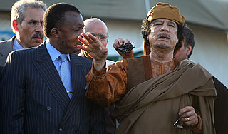 Каддафи скрылся в бункере с главами племен Каддафи скрылся в бункере с главами племен