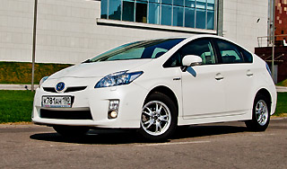 -: Toyota Prius   