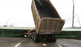 Движение парализовано на шоссе под Москвой Движение парализовано на шоссе под Москвой