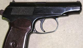 В Саратове расстреляли автомобиль депутата В Саратове расстреляли автомобиль депутата