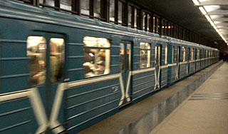 Пассажир метро выпал на ходу из поезда Пассажир метро выпал на ходу из поезда