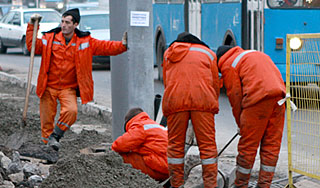 Мигрантов вывозят в спецлагерь на Камчатке Мигрантов вывозят в спецлагерь на Камчатке