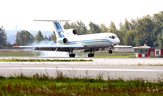 При посадке у Як-42 порвались колеса При посадке у Як-42 порвались колеса