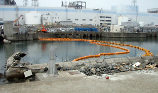 Засор в трубе нагревает АЭС "Фукусиму-1" Засор в трубе нагревает АЭС "Фукусиму-1"