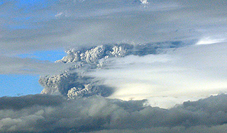 Пепел вулкана накрыл южное полушарие Пепел вулкана накрыл южное полушарие