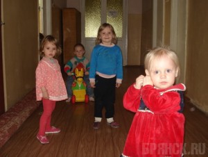 Более 80 детей нуждаются в семье