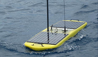 На патрульного робота напала акула На патрульного робота напала акула