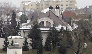 Сербы отобрали дом у семьи Милошевича Сербы отобрали дом у семьи Милошевича