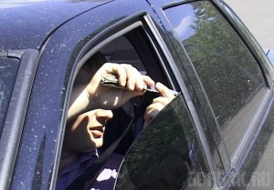 Лишь один из 20 автолюбителей согласился снять тонировку