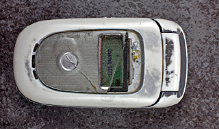 Мобильник убил владельца разрядом тока Мобильник убил владельца разрядом тока