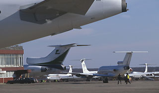 Женщина преодолела защиту "Домодедово" Женщина преодолела защиту "Домодедово"