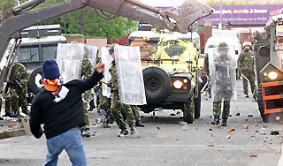 Экстремисты устроили погромы в Белфасте Экстремисты устроили погромы в Белфасте