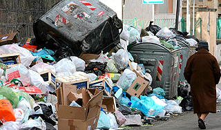 Неаполь завален разлагающимися отходами Неаполь завален разлагающимися отходами